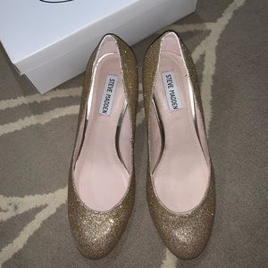Gold Sparkle Steve Madden Pumps